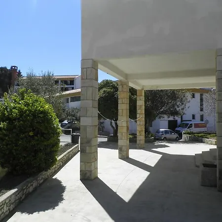 Pipo Pensiune Banjol